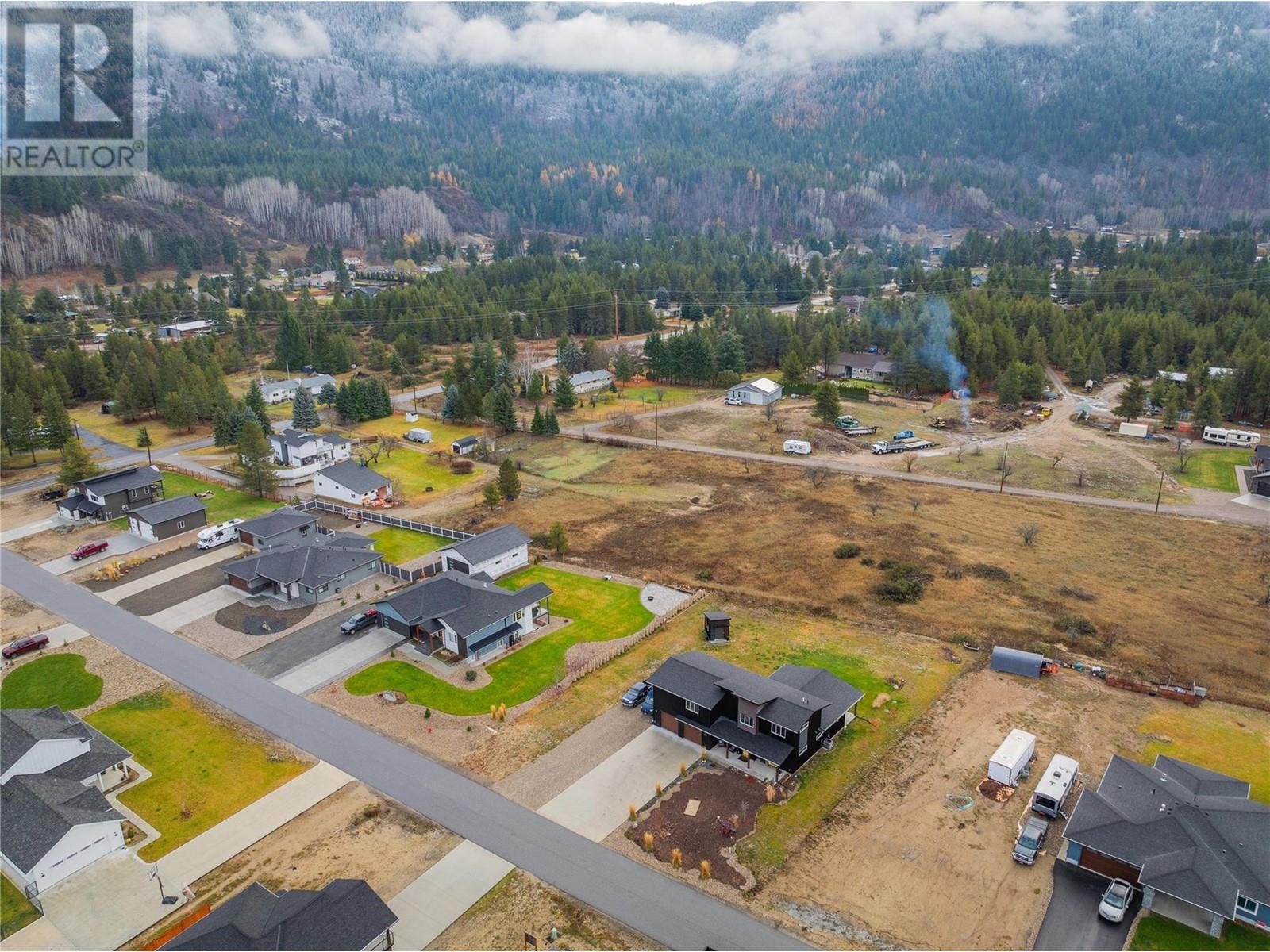 1070 Elkview Road, Castlegar, British Columbia  V1N 4L5 - Photo 14 - 10345826