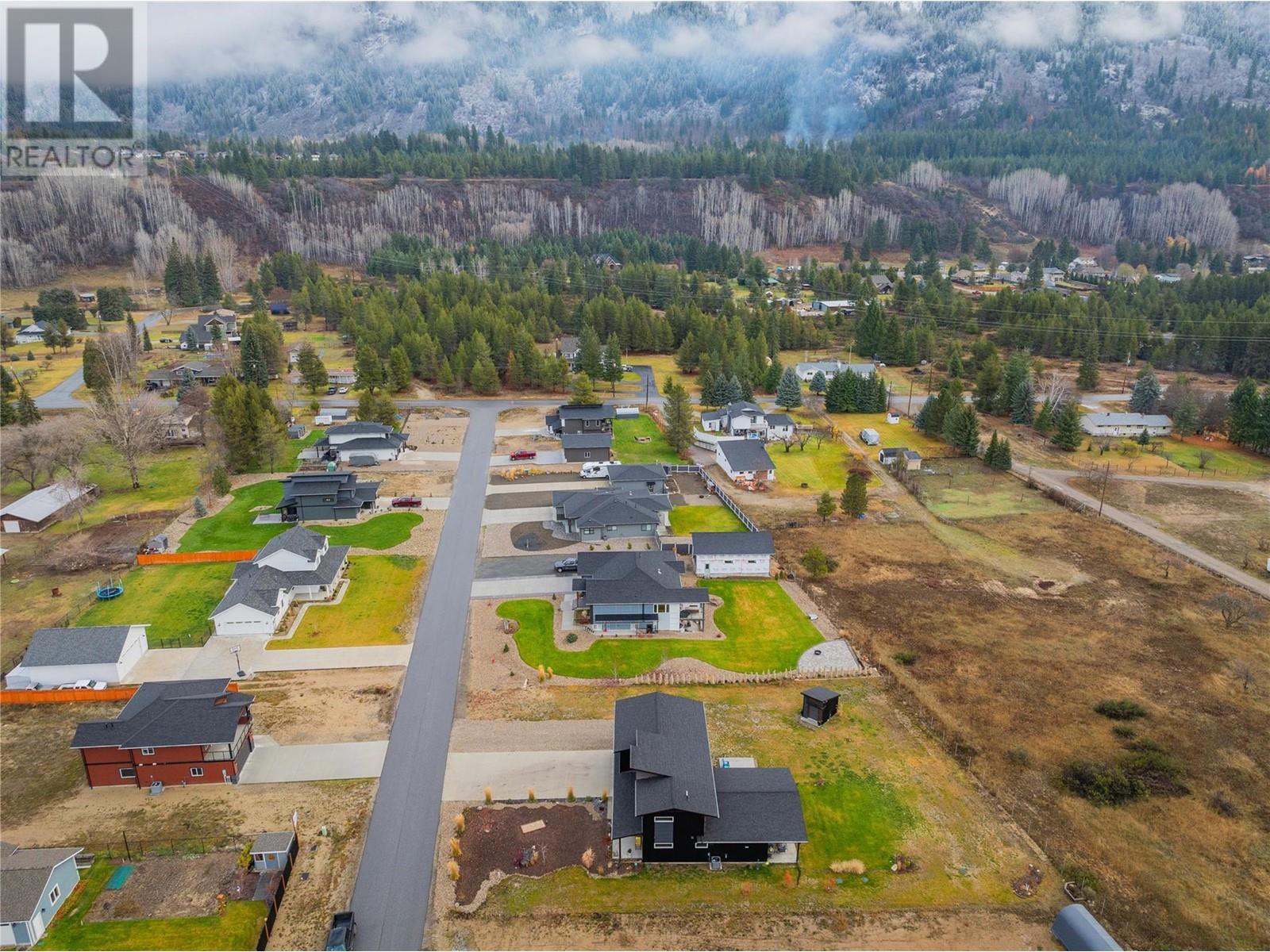 1070 Elkview Road, Castlegar, British Columbia  V1N 4L5 - Photo 15 - 10345826