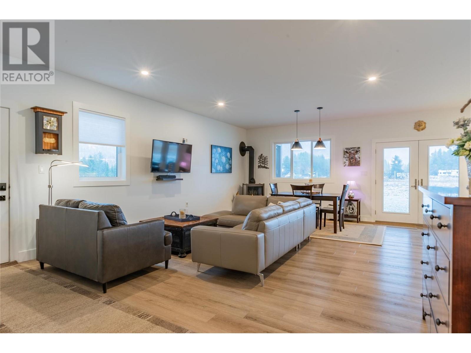 1070 Elkview Road, Castlegar, British Columbia  V1N 4L5 - Photo 20 - 10345826