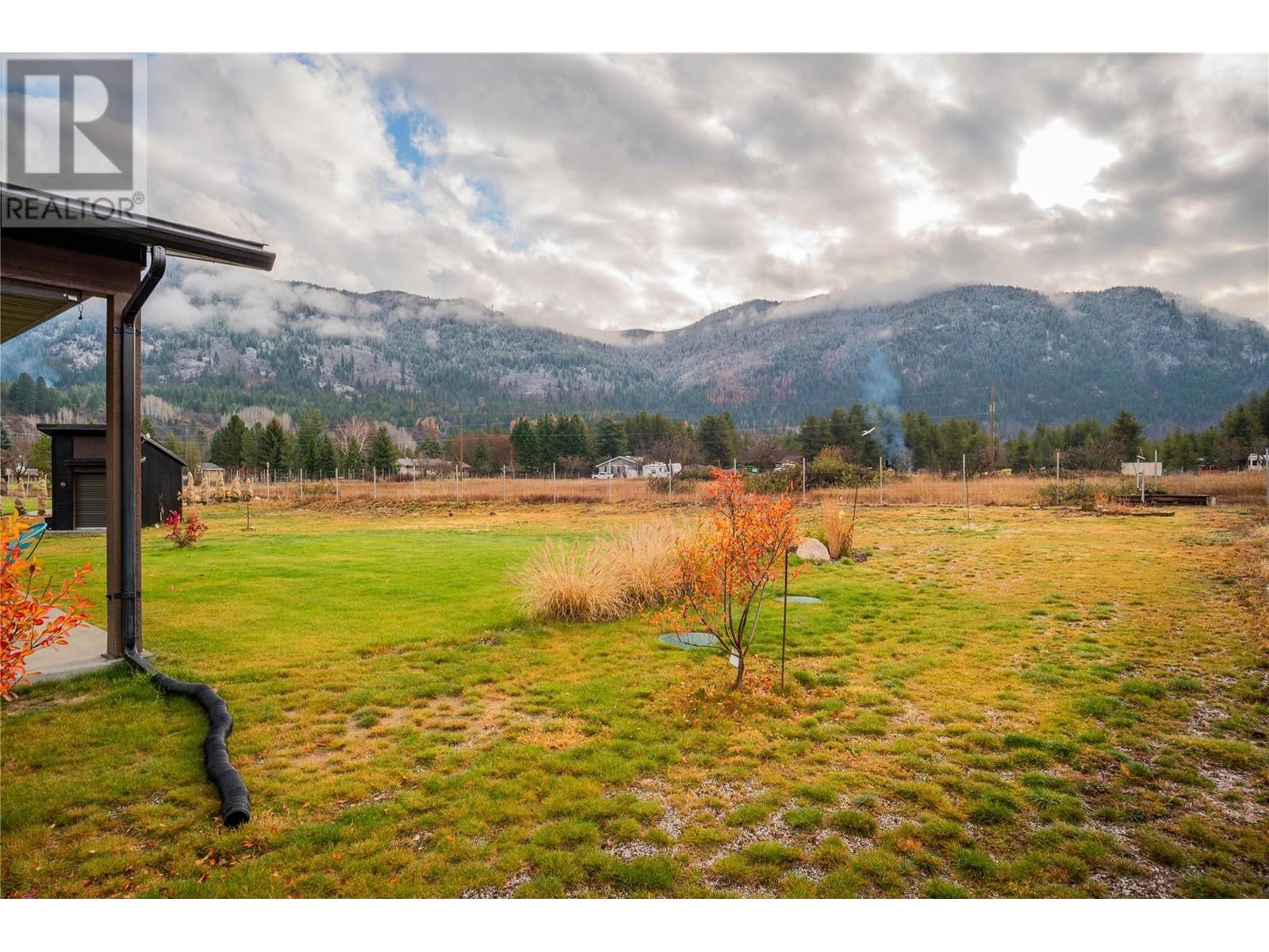 1070 Elkview Road, Castlegar, British Columbia  V1N 4L5 - Photo 69 - 10345826