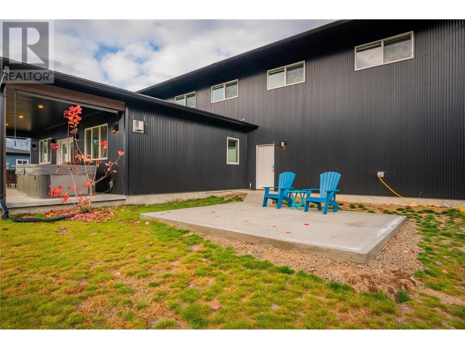 1070 Elkview Road, Castlegar, British Columbia  V1N 4L5 - Photo 76 - 10345826