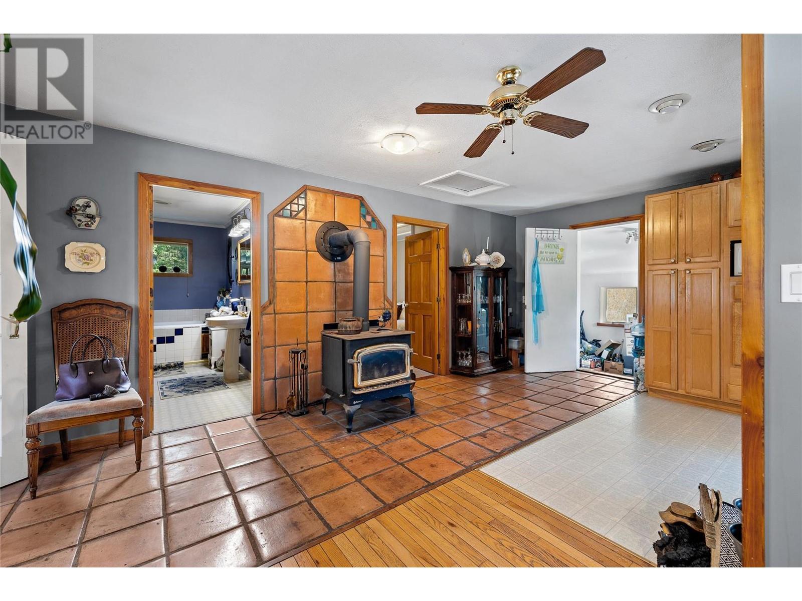 6580 33 Highway, Beaverdell, British Columbia  V0H 1A0 - Photo 5 - 10345986