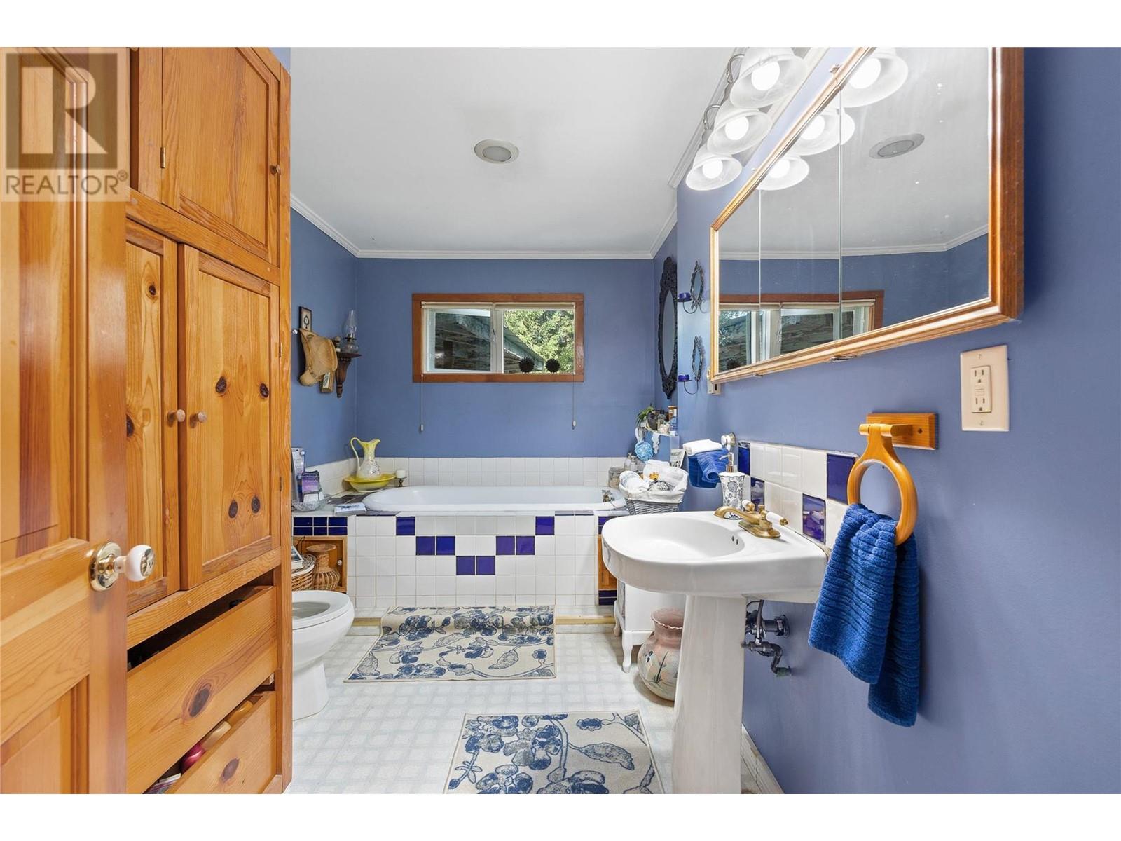 6580 33 Highway, Beaverdell, British Columbia  V0H 1A0 - Photo 7 - 10345986