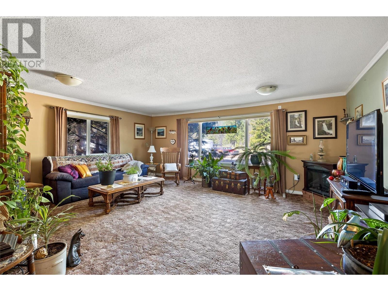 6580 33 Highway, Beaverdell, British Columbia  V0H 1A0 - Photo 9 - 10345986