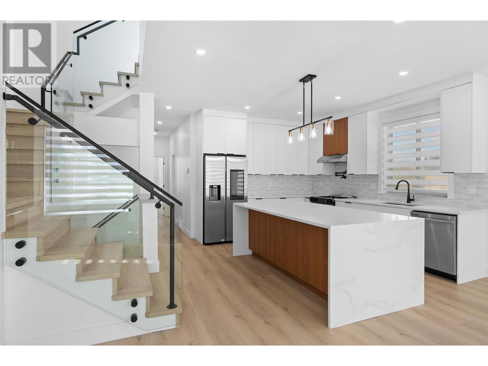 750 Raymer Avenue, Kelowna, British Columbia  V1Y 4Z8 - Photo 1 - 10345983