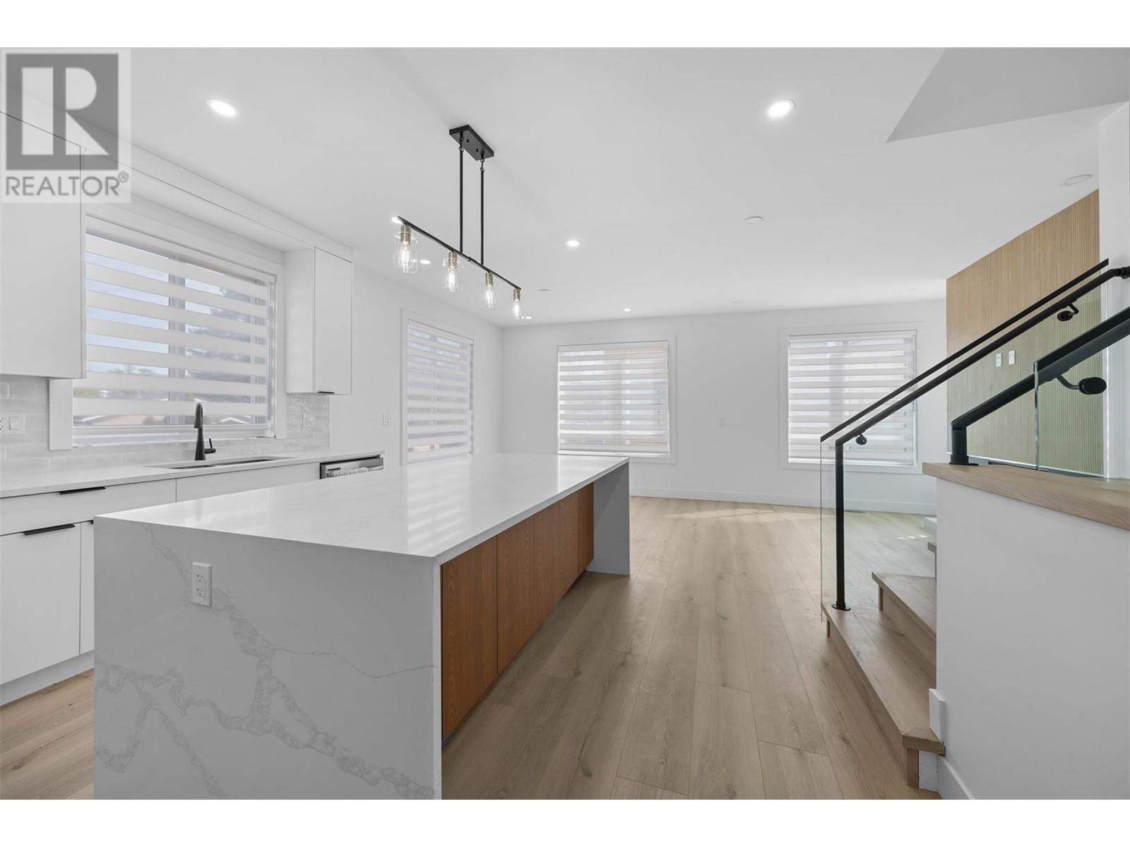 750 Raymer Avenue, Kelowna, British Columbia  V1Y 4Z8 - Photo 5 - 10345983