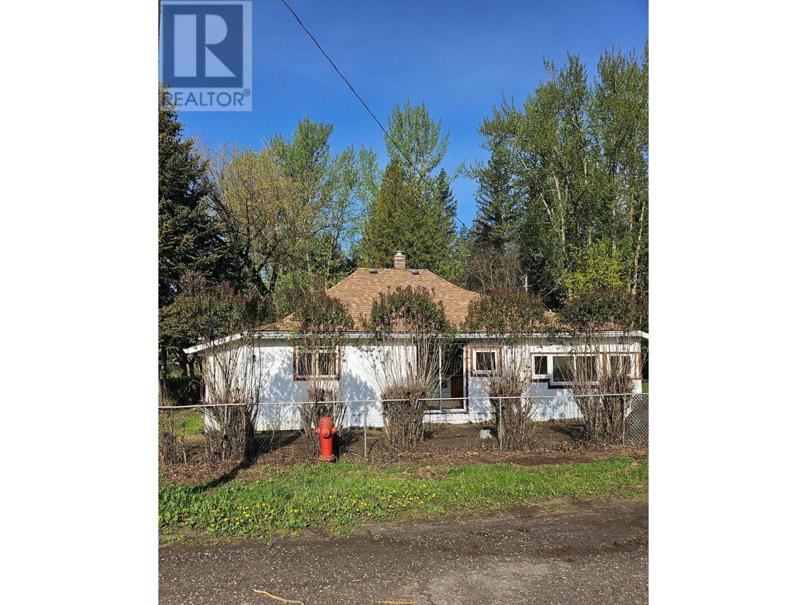 2946 Seaman Road, Falkland, British Columbia  V0E 1W0 - Photo 1 - 10345358