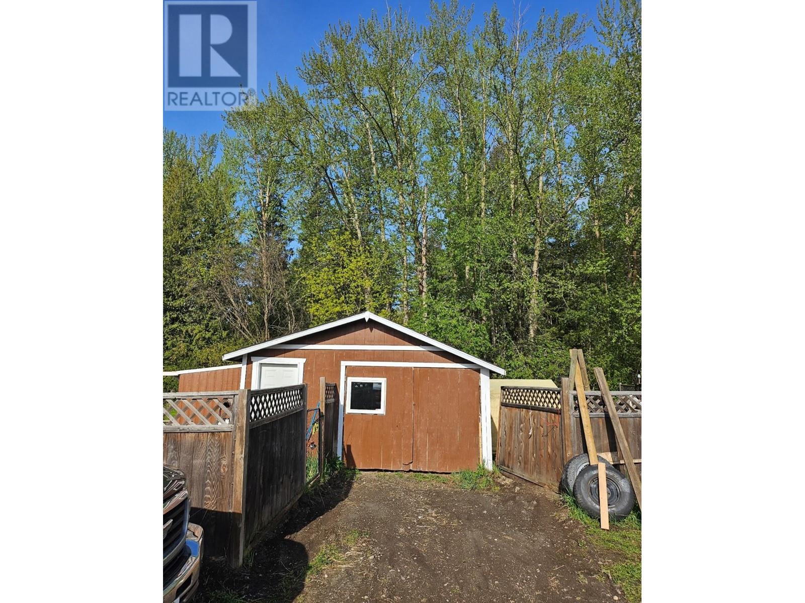 2946 Seaman Road, Falkland, British Columbia  V0E 1W0 - Photo 3 - 10345358