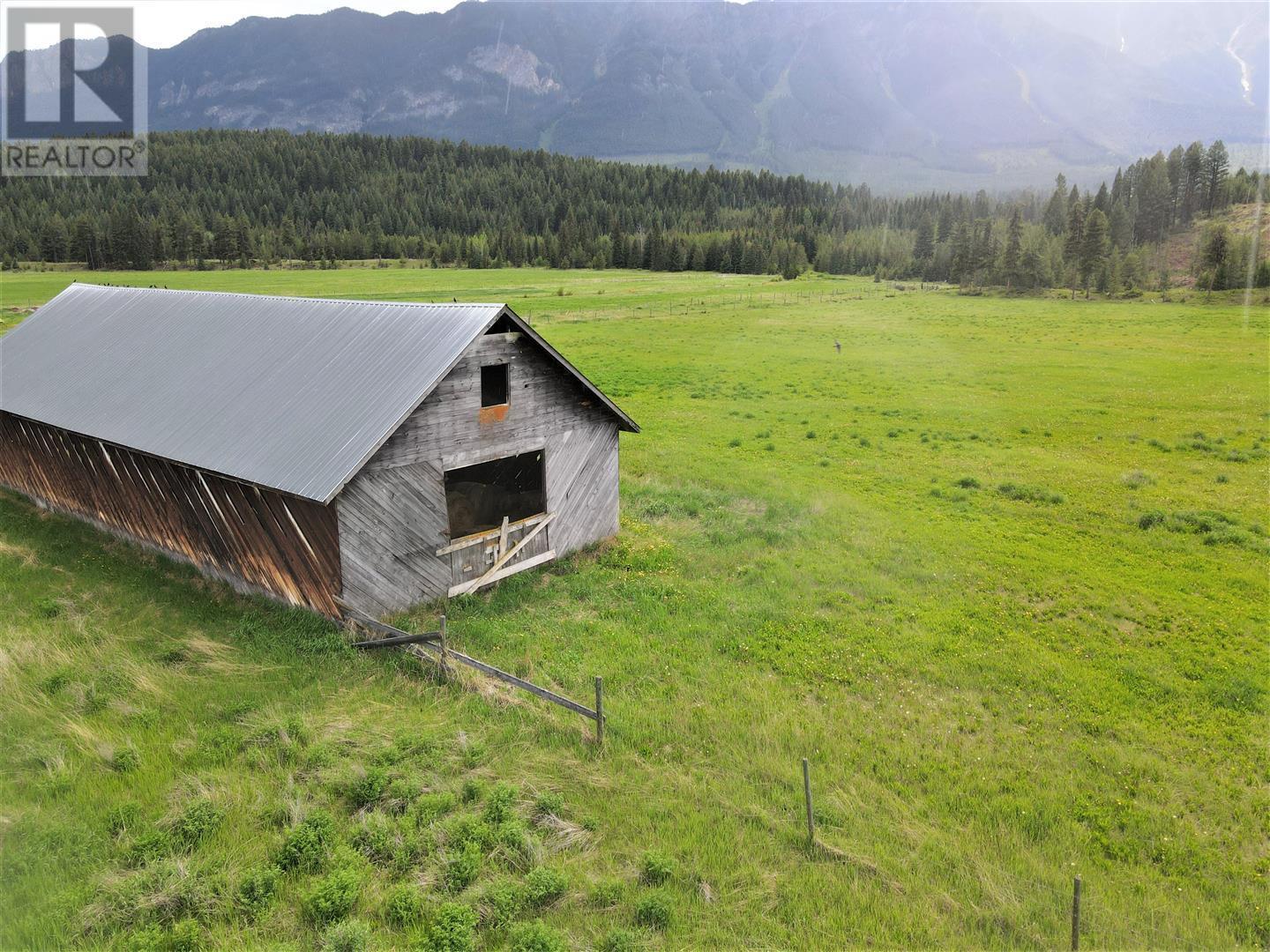 4945 Scott Road, Edgewater, British Columbia  V0A 1E0 - Photo 18 - 10346140