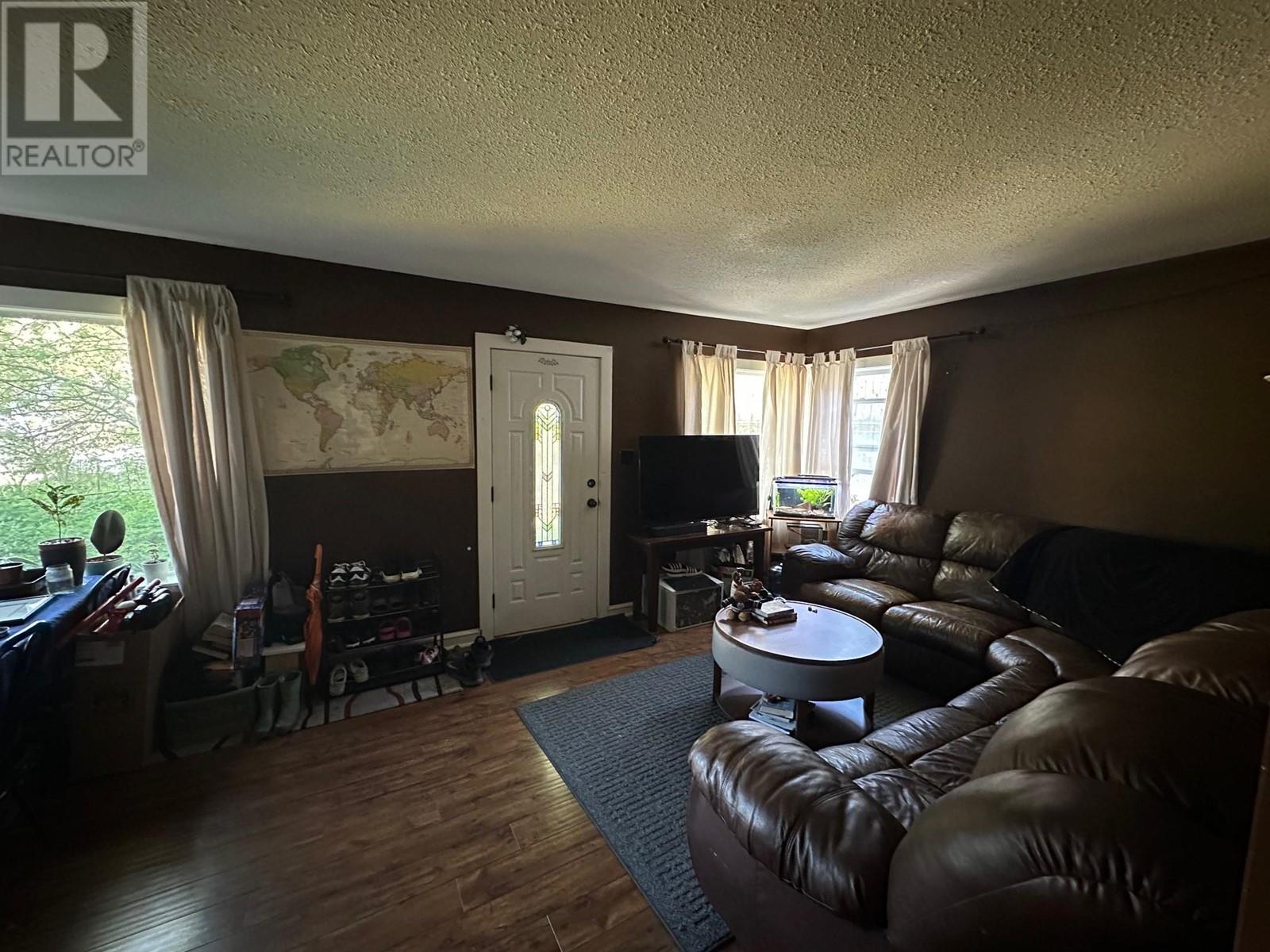 609 Second Street, Nelson, British Columbia  V1L 2L7 - Photo 4 - 10345333