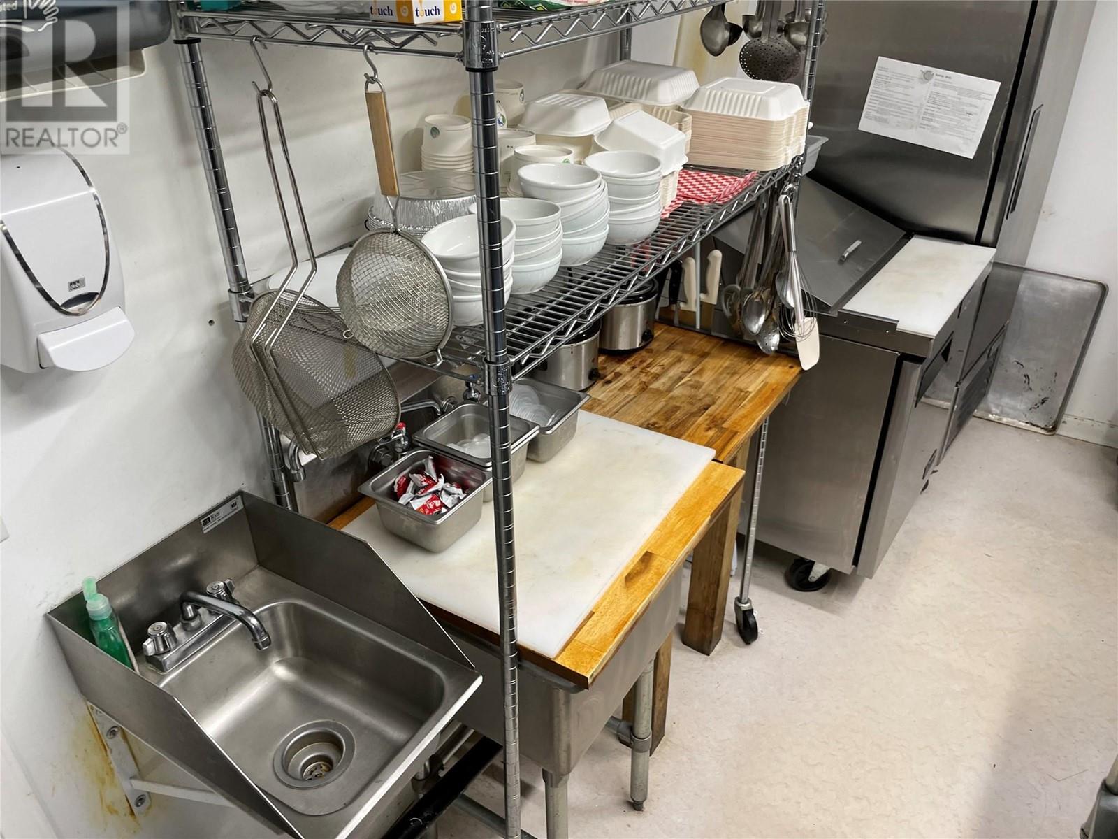 607 Eighth Avenue, Midway, British Columbia  V0H 1M0 - Photo 17 - 10346040