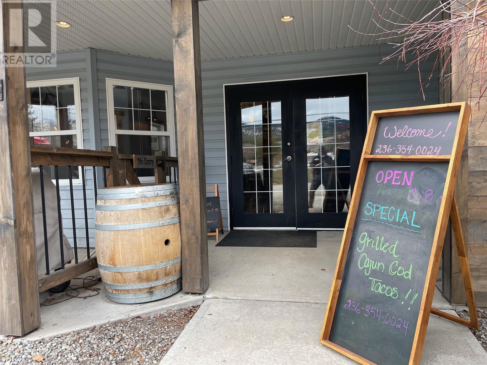 607 Eighth Avenue, Midway, British Columbia  V0H 1M0 - Photo 3 - 10346040