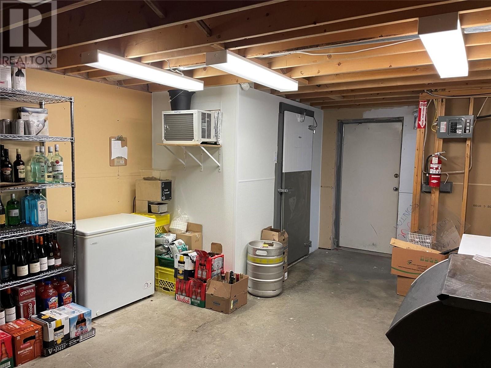 607 Eighth Avenue, Midway, British Columbia  V0H 1M0 - Photo 34 - 10346040