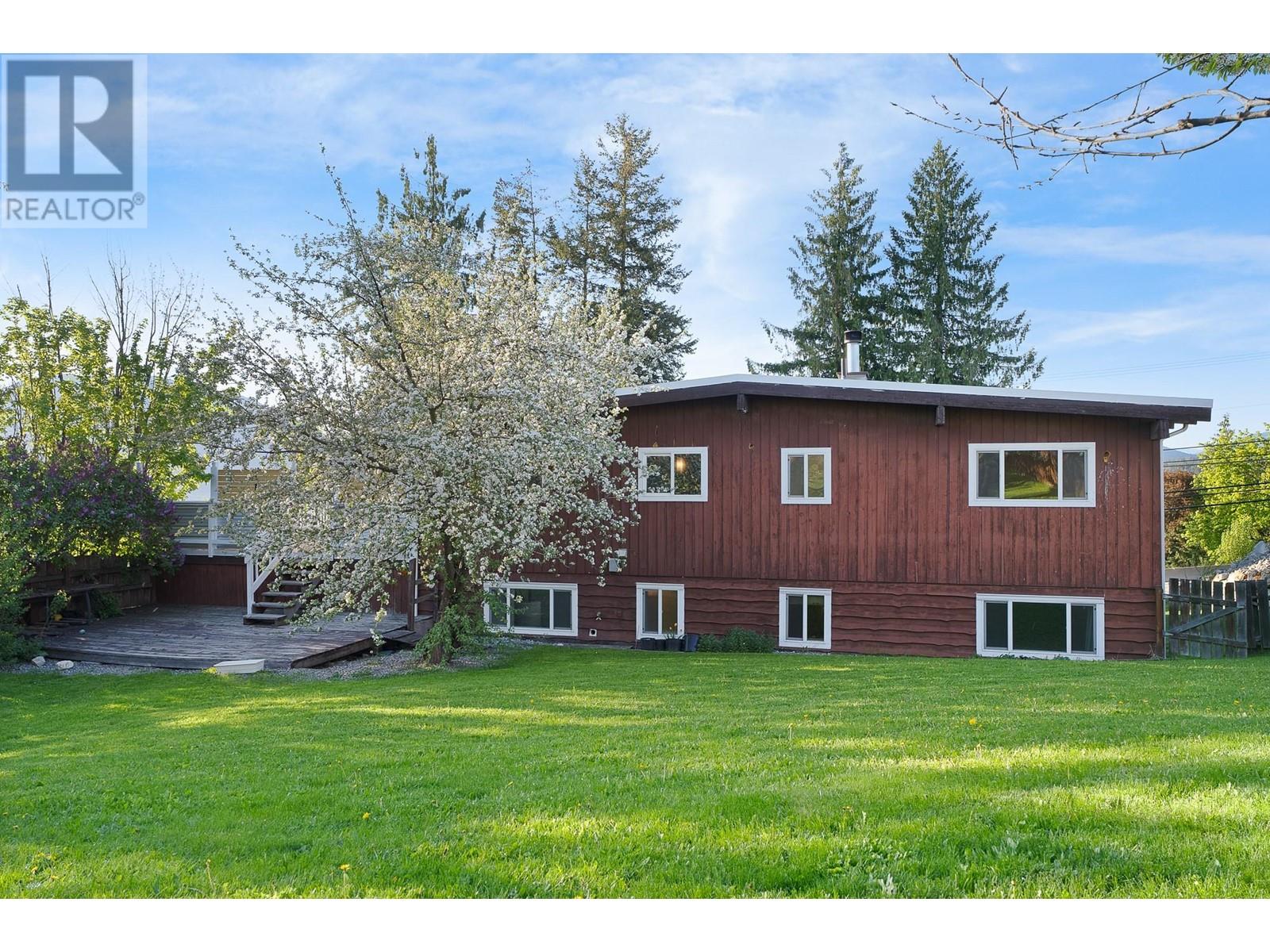 2190 Okanagan Avenue Se, Salmon Arm, British Columbia  V1E 1H4 - Photo 3 - 10345998