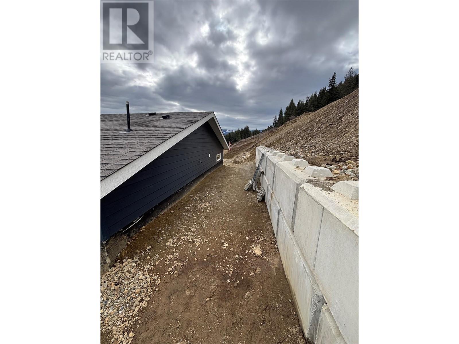1768 Gallon Avenue, Lumby, British Columbia  V0E 2G0 - Photo 31 - 10344208
