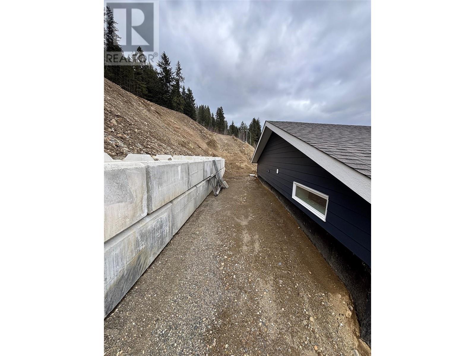 1768 Gallon Avenue, Lumby, British Columbia  V0E 2G0 - Photo 32 - 10344208