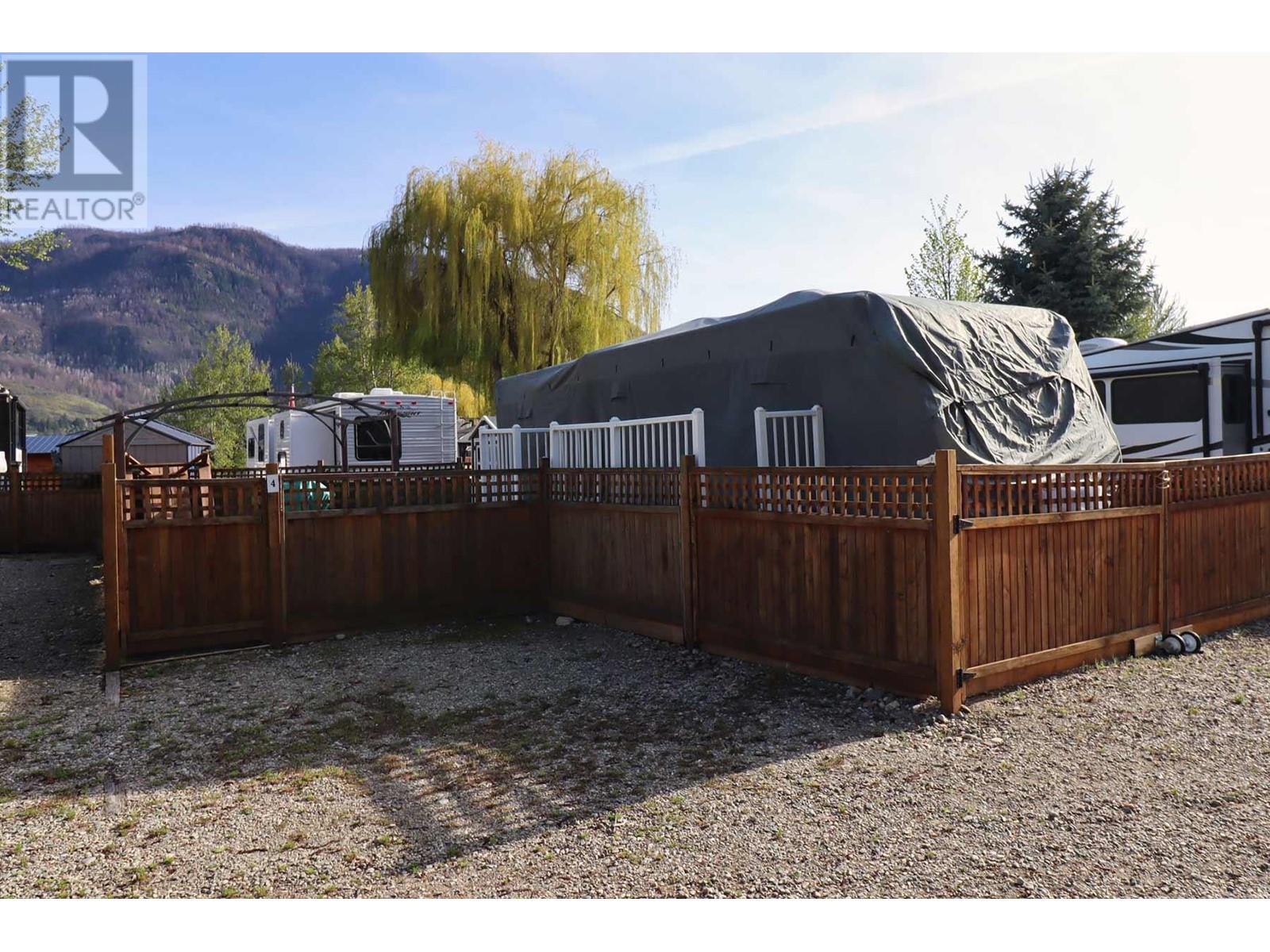 4 Heron Lane, Lee Creek, British Columbia  V0E 1M4 - Photo 4 - 10345571