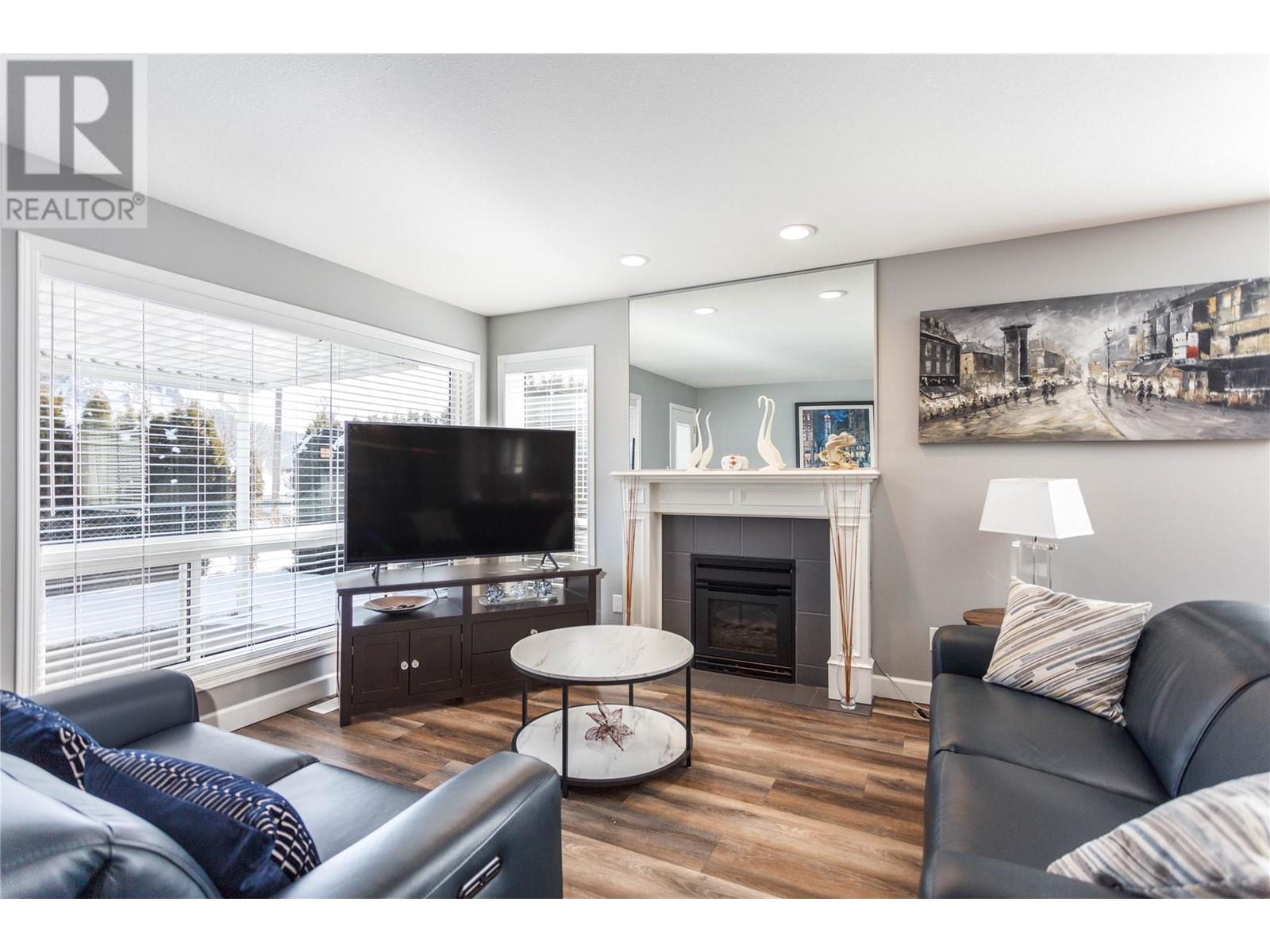 2675 Pine Avenue Unit# 4, Lumby, British Columbia  V0E 2G5 - Photo 11 - 10346066