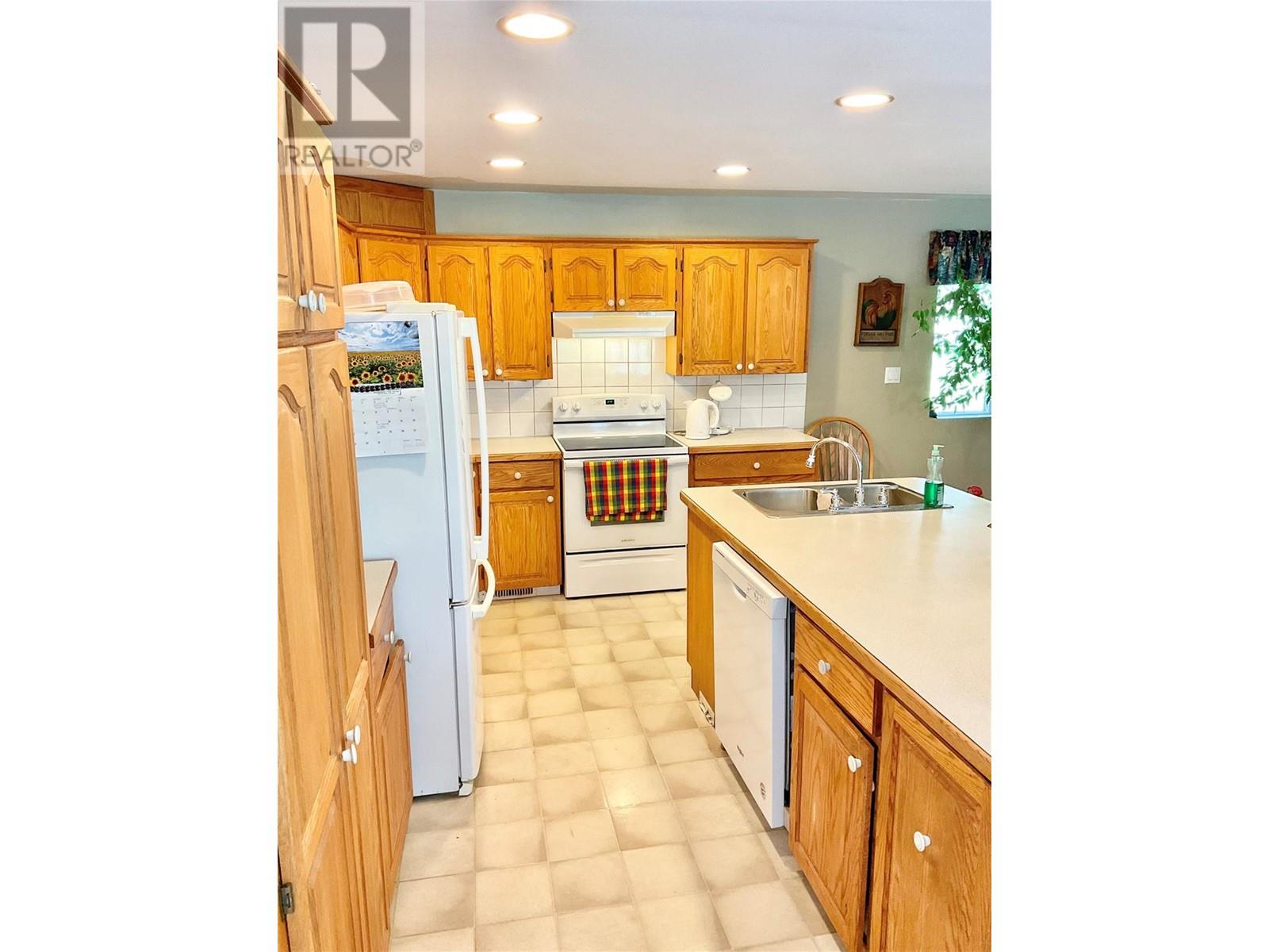 1660 3 Highway, Midway, British Columbia  V0H 1M0 - Photo 19 - 10346274