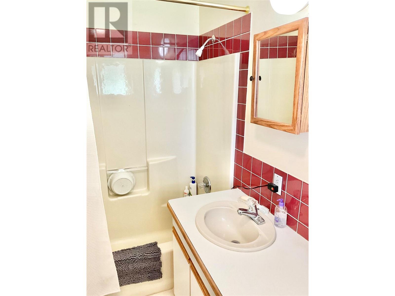 1660 3 Highway, Midway, British Columbia  V0H 1M0 - Photo 22 - 10346274