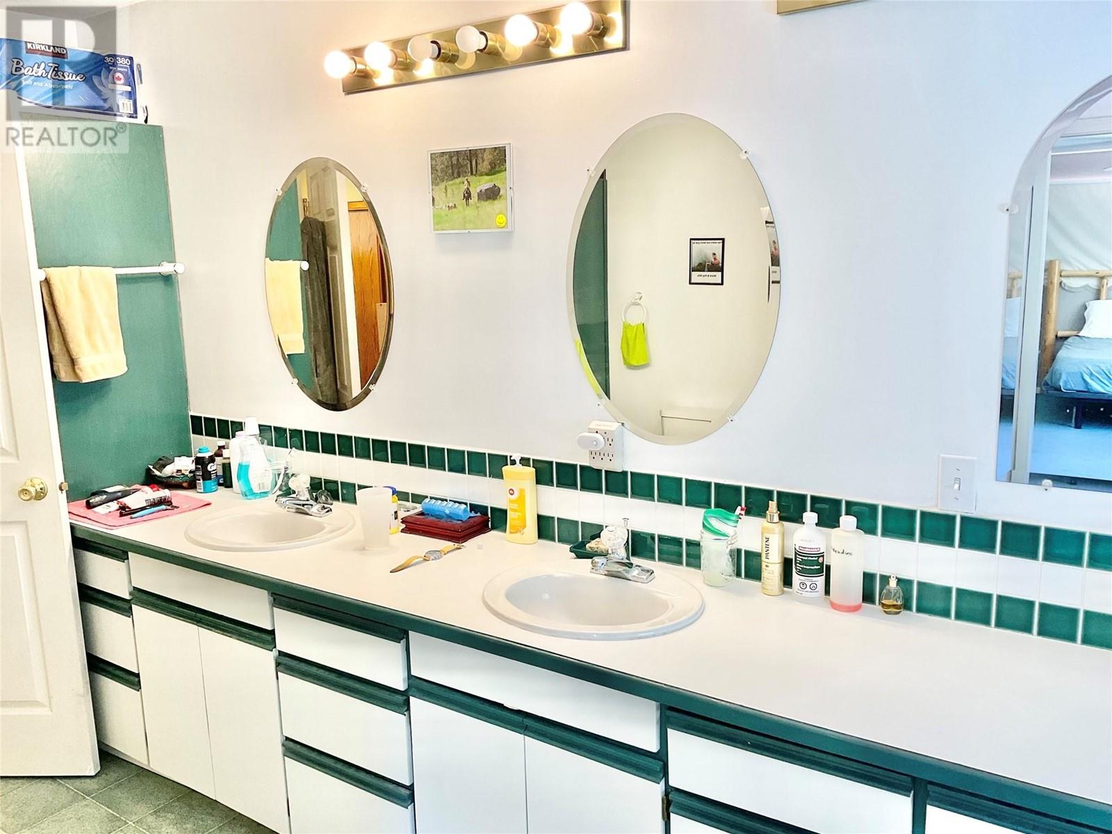 1660 3 Highway, Midway, British Columbia  V0H 1M0 - Photo 28 - 10346274