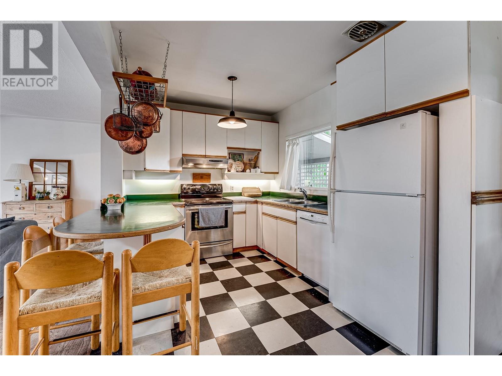 12205 Kidston Road, Coldstream, British Columbia  V1B 1S8 - Photo 17 - 10346446