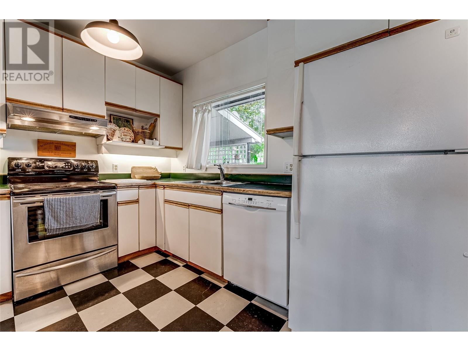 12205 Kidston Road, Coldstream, British Columbia  V1B 1S8 - Photo 18 - 10346446