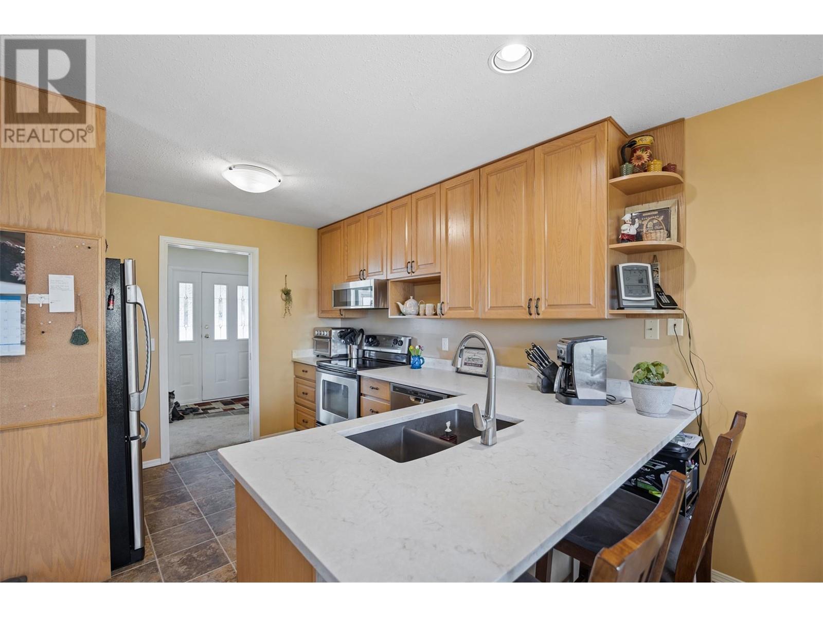 528 Carmel Court, Kamloops, British Columbia  V2E 2G3 - Photo 10 - 10346424