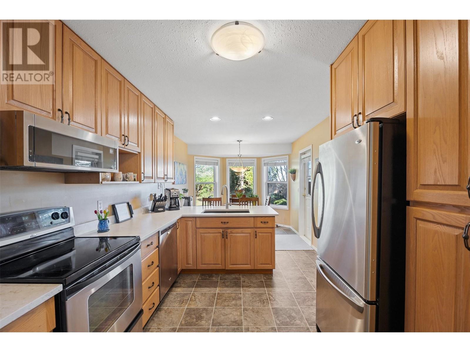 528 Carmel Court, Kamloops, British Columbia  V2E 2G3 - Photo 12 - 10346424