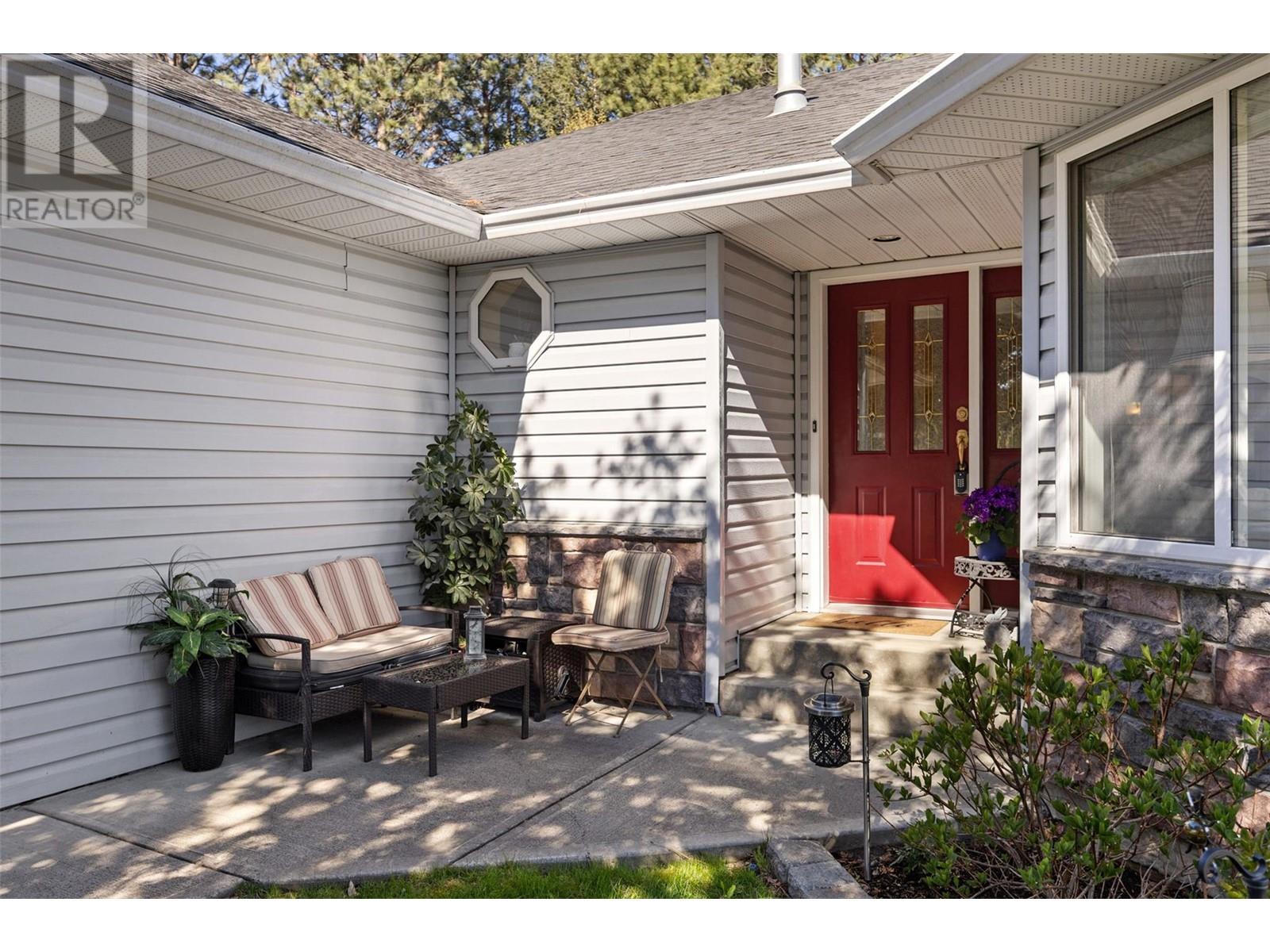 528 Carmel Court, Kamloops, British Columbia  V2E 2G3 - Photo 3 - 10346424