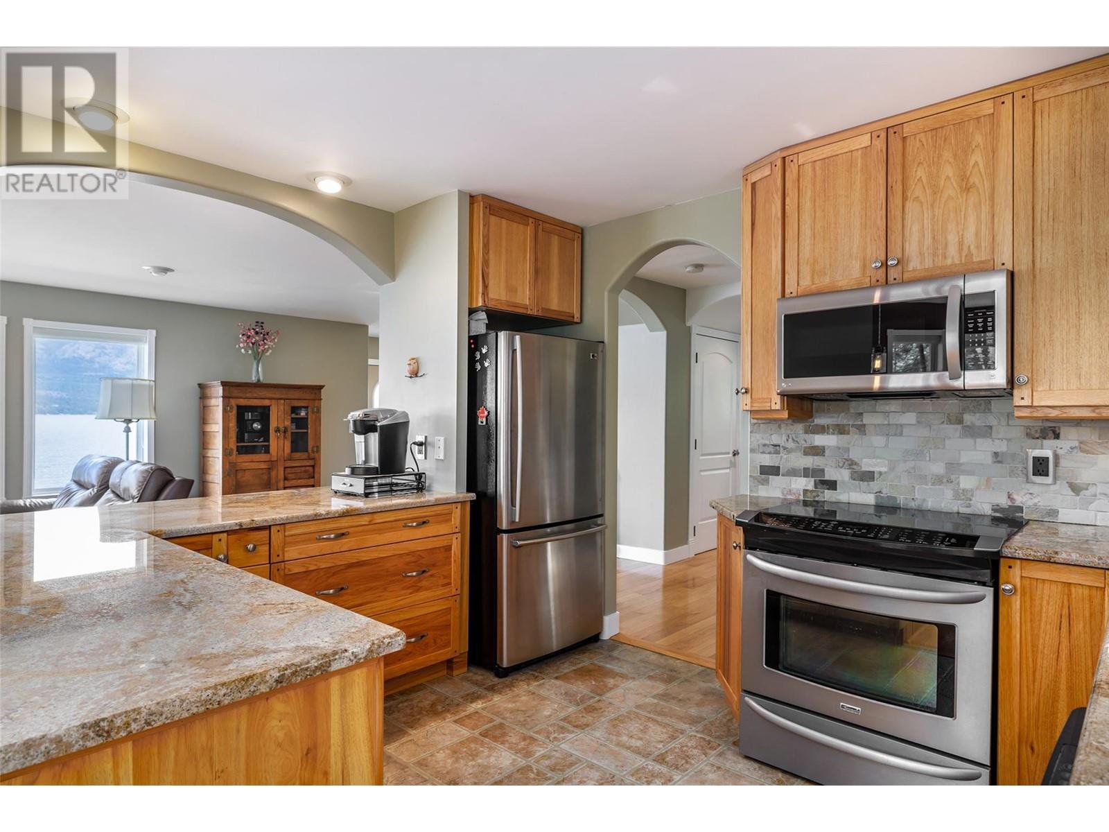 17824 Juniper Cove Road, Lake Country, British Columbia  V4V 1B8 - Photo 6 - 10345457