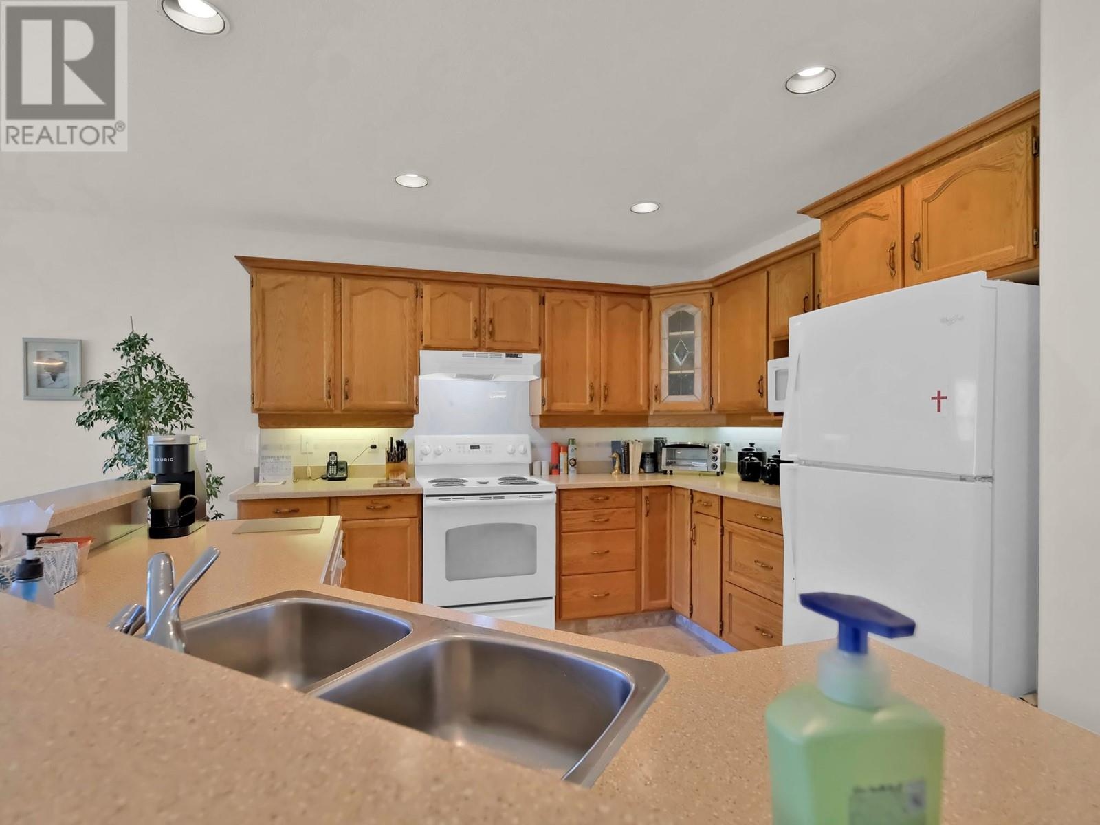 435 Ridge Road, Penticton, British Columbia  V2A 8N7 - Photo 13 - 10346572