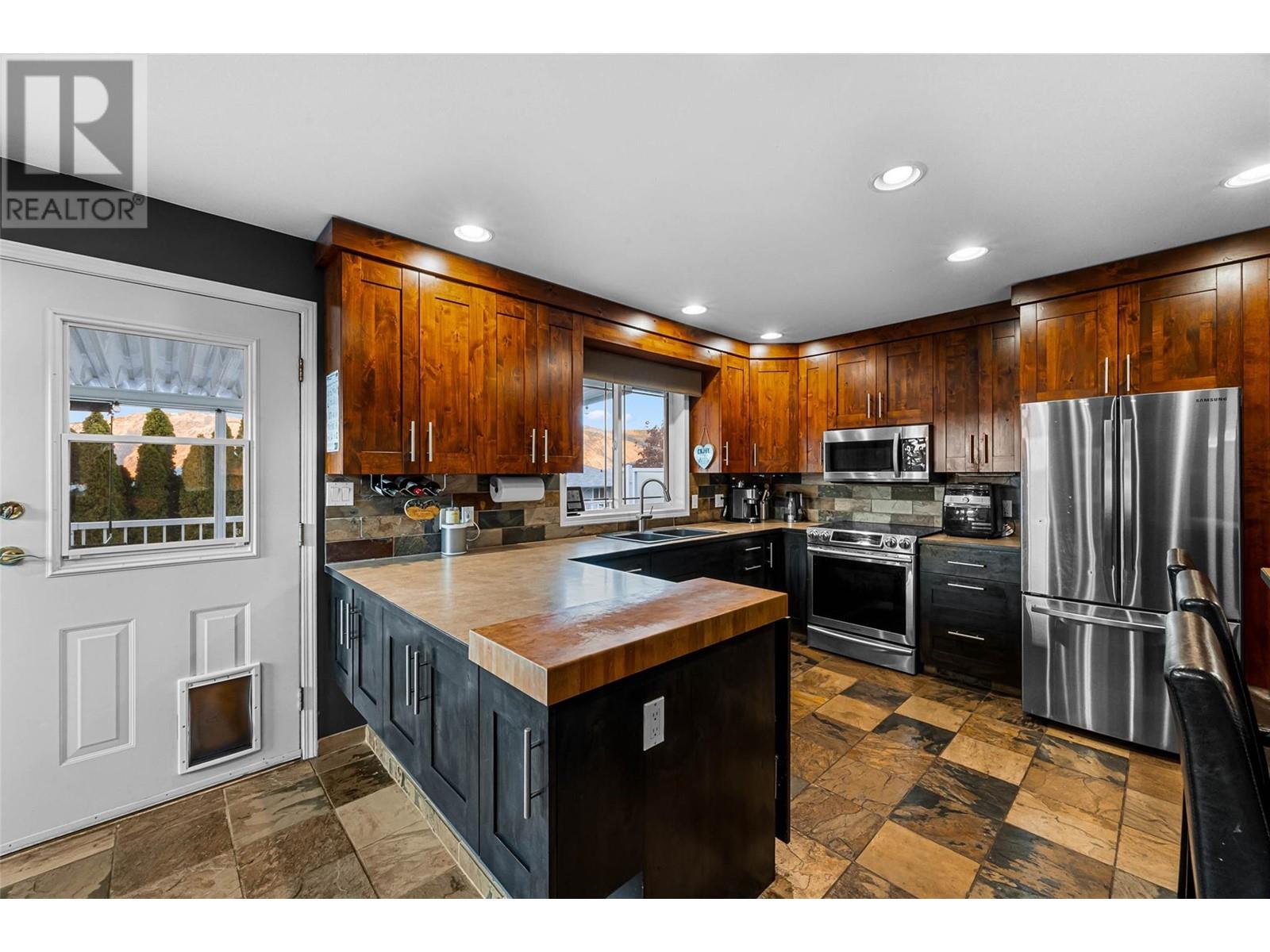 2506 Nechako Drive, Kamloops, British Columbia  V2E 2C9 - Photo 6 - 10346570