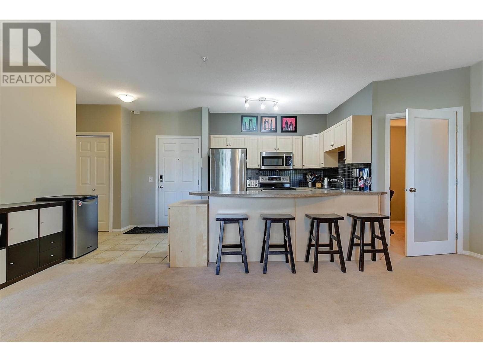 1875 Country Club Drive Unit# 1208, Kelowna, British Columbia  V1V 2W7 - Photo 4 - 10346268