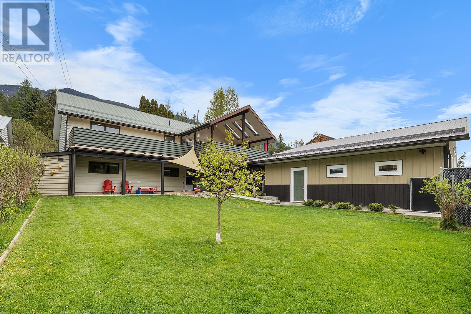 1629 Ainsworth Avenue, Riondel, British Columbia  V0B 2B0 - Photo 2 - 10345295