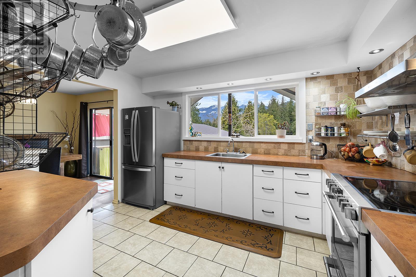 1629 Ainsworth Avenue, Riondel, British Columbia  V0B 2B0 - Photo 7 - 10345295