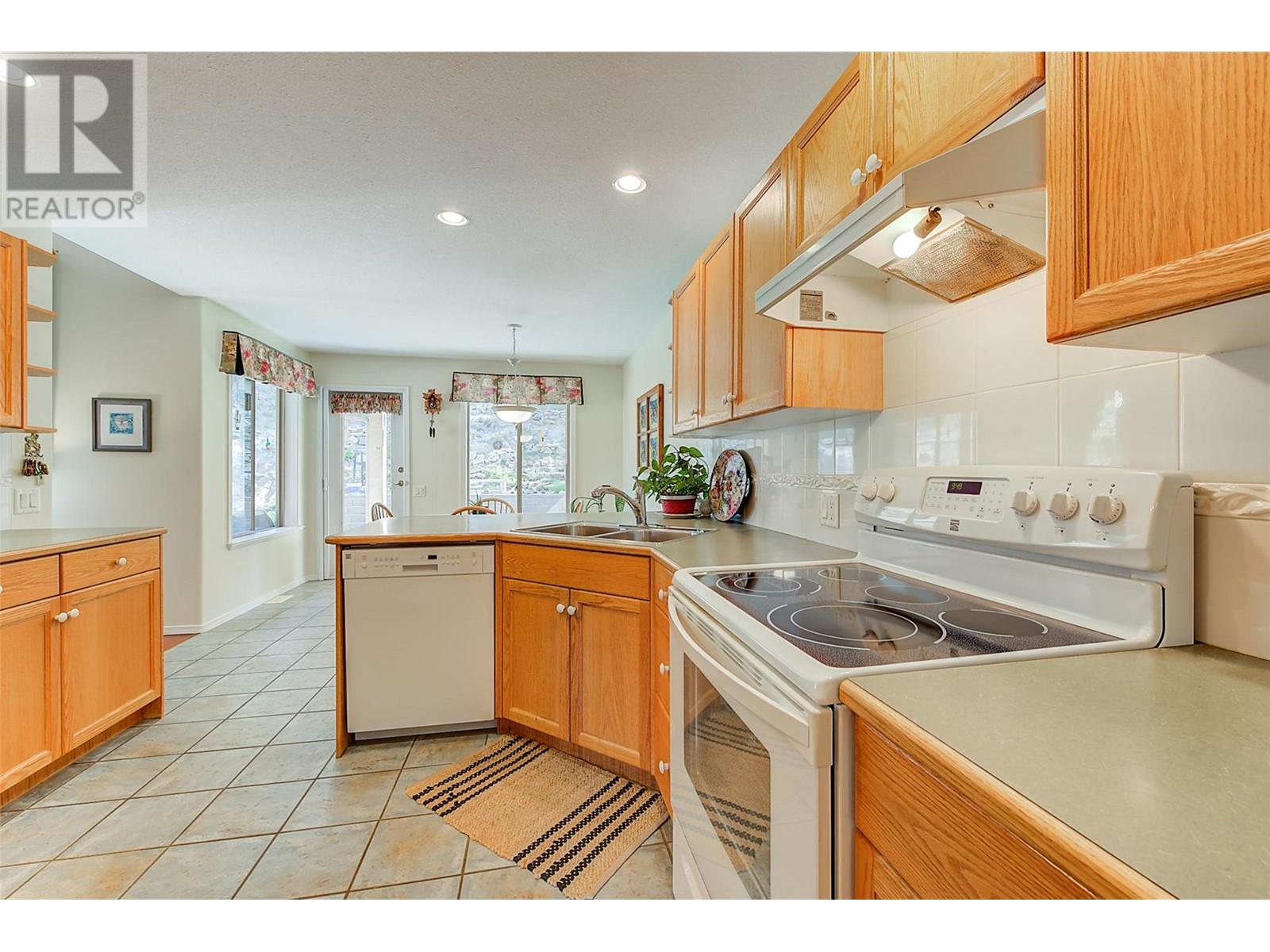 1051 Chilcotin Crescent, Kelowna, British Columbia  V1V 2L7 - Photo 13 - 10346542