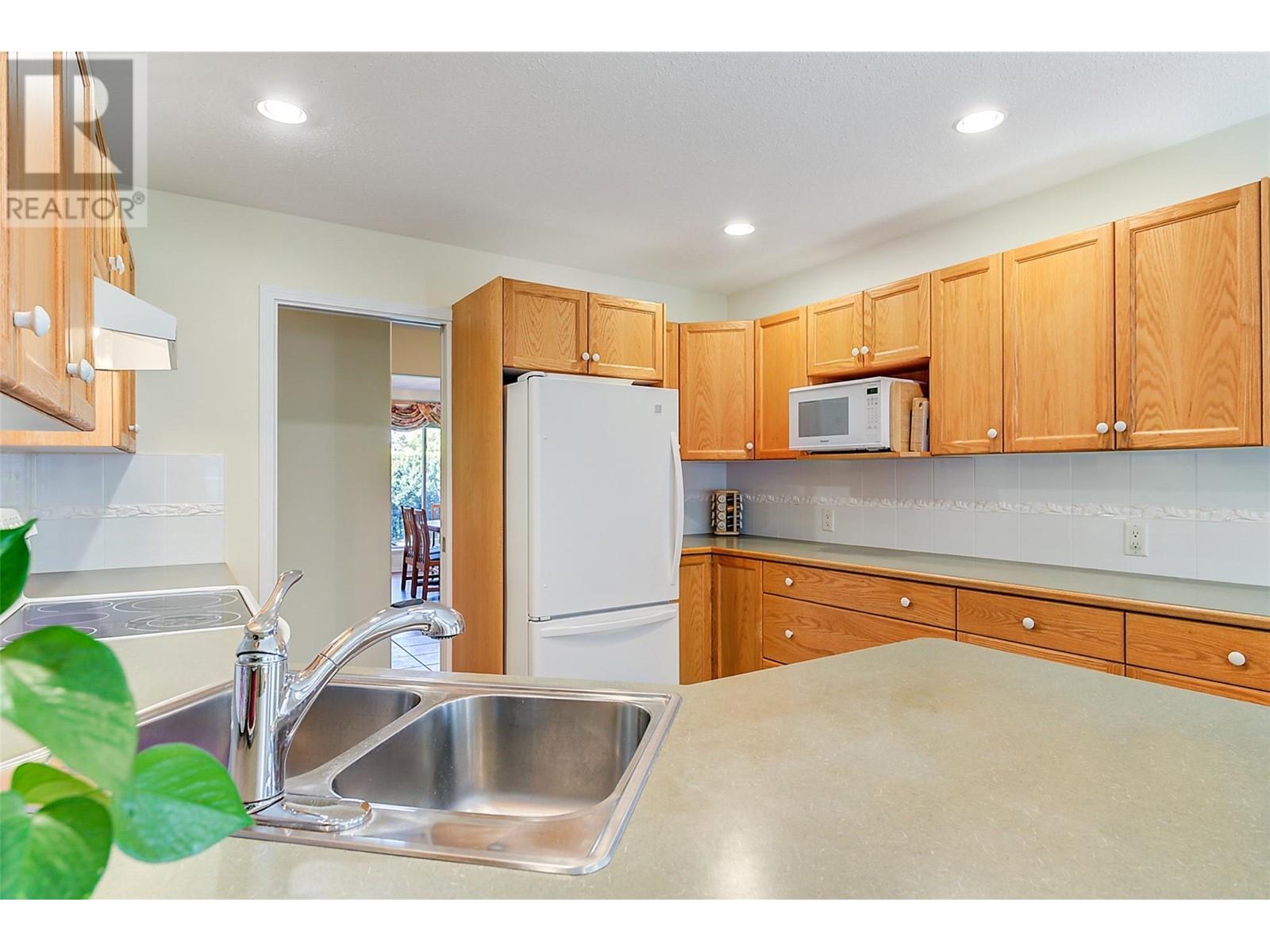1051 Chilcotin Crescent, Kelowna, British Columbia  V1V 2L7 - Photo 14 - 10346542