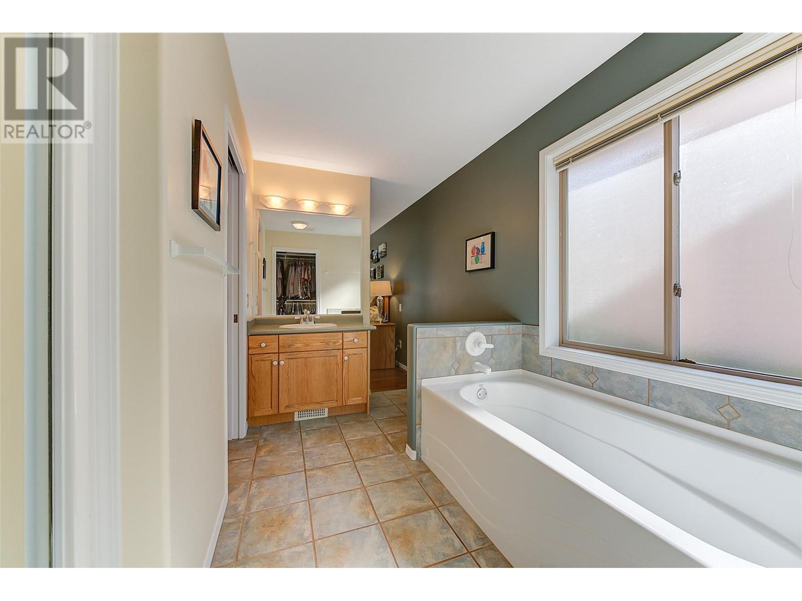 1051 Chilcotin Crescent, Kelowna, British Columbia  V1V 2L7 - Photo 18 - 10346542