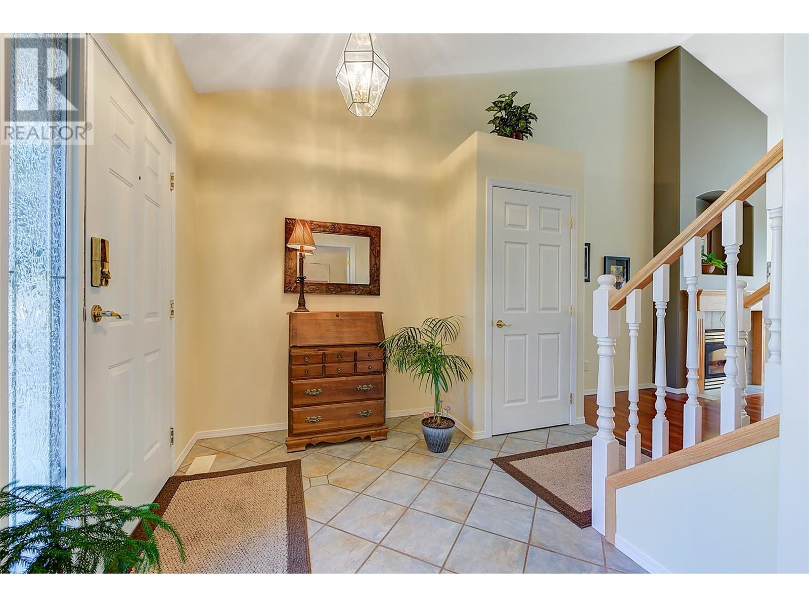 1051 Chilcotin Crescent, Kelowna, British Columbia  V1V 2L7 - Photo 4 - 10346542