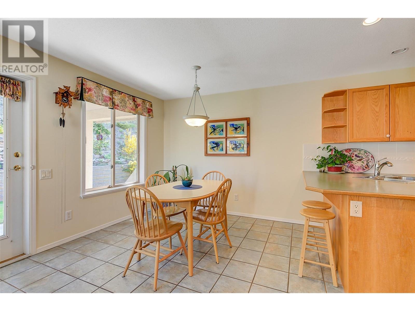 1051 Chilcotin Crescent, Kelowna, British Columbia  V1V 2L7 - Photo 9 - 10346542