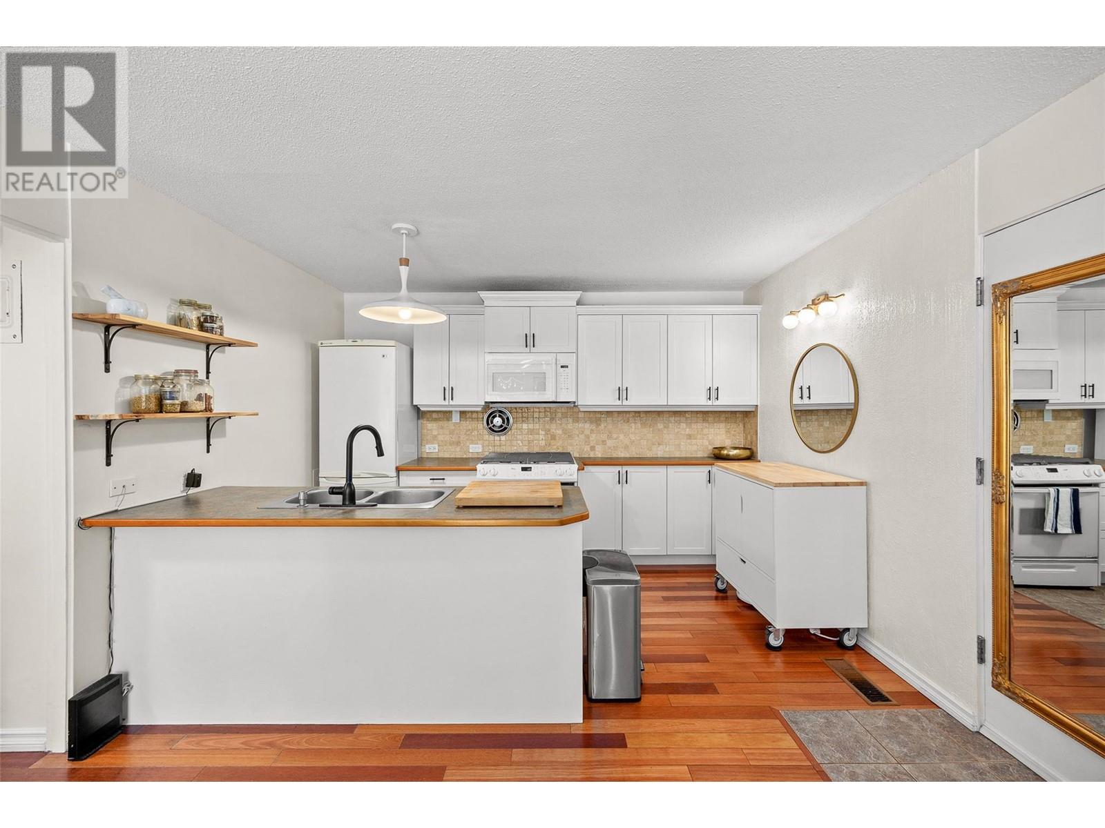 353 Boyce Crescent Unit# 6, Kelowna, British Columbia  V1Y 5Z7 - Photo 4 - 10345595