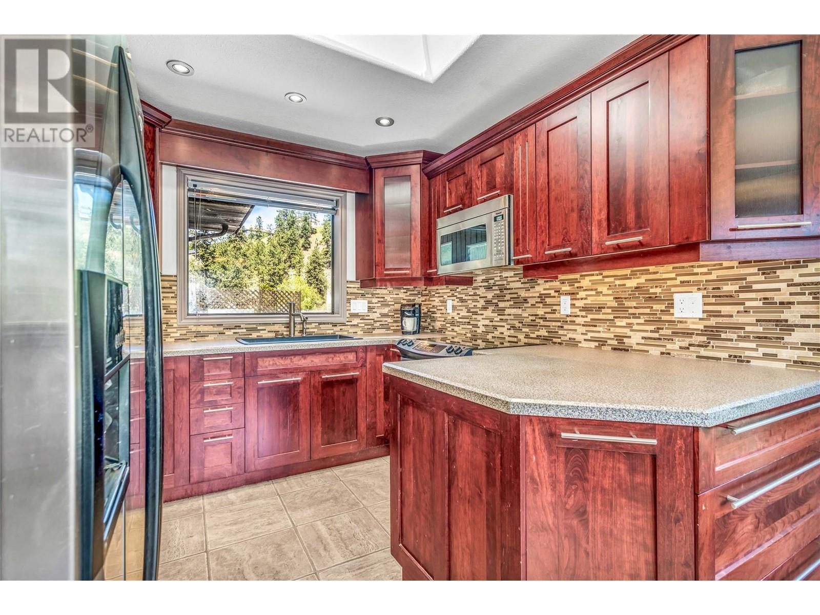 770 Raymer Road, Kelowna, British Columbia  V1W 1H8 - Photo 10 - 10346431