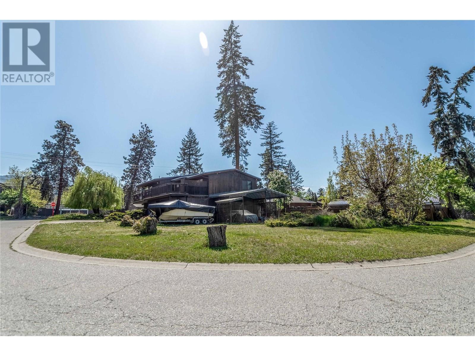 770 Raymer Road, Kelowna, British Columbia  V1W 1H8 - Photo 2 - 10346431