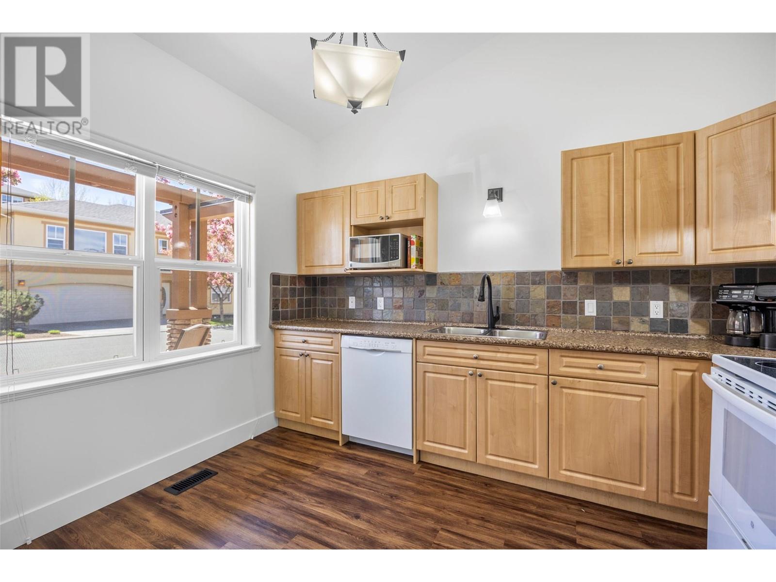 1055 Aberdeen Drive Unit# 4, Kamloops, British Columbia  V1S 2A7 - Photo 4 - 10346607
