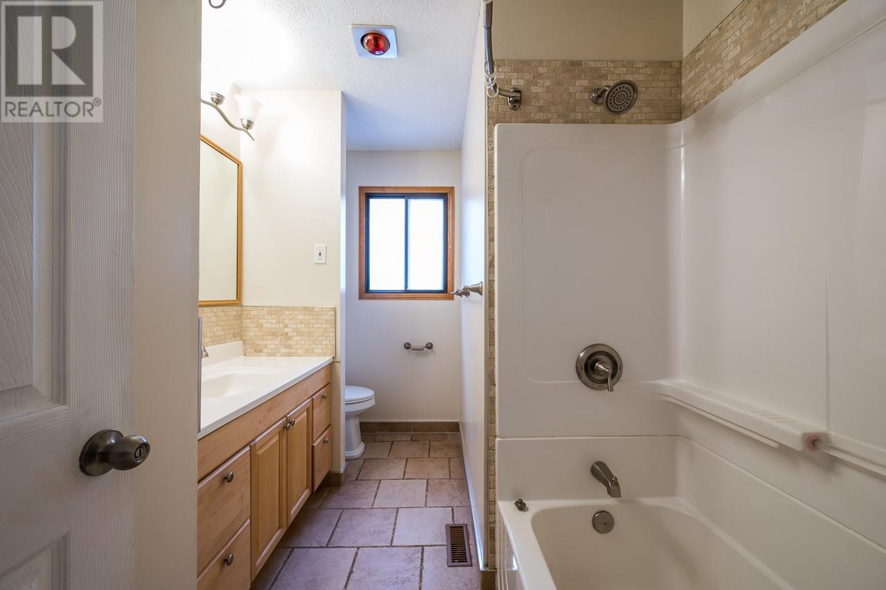 960 Todd Road, Kamloops, British Columbia  V2C 5B2 - Photo 11 - 10346596