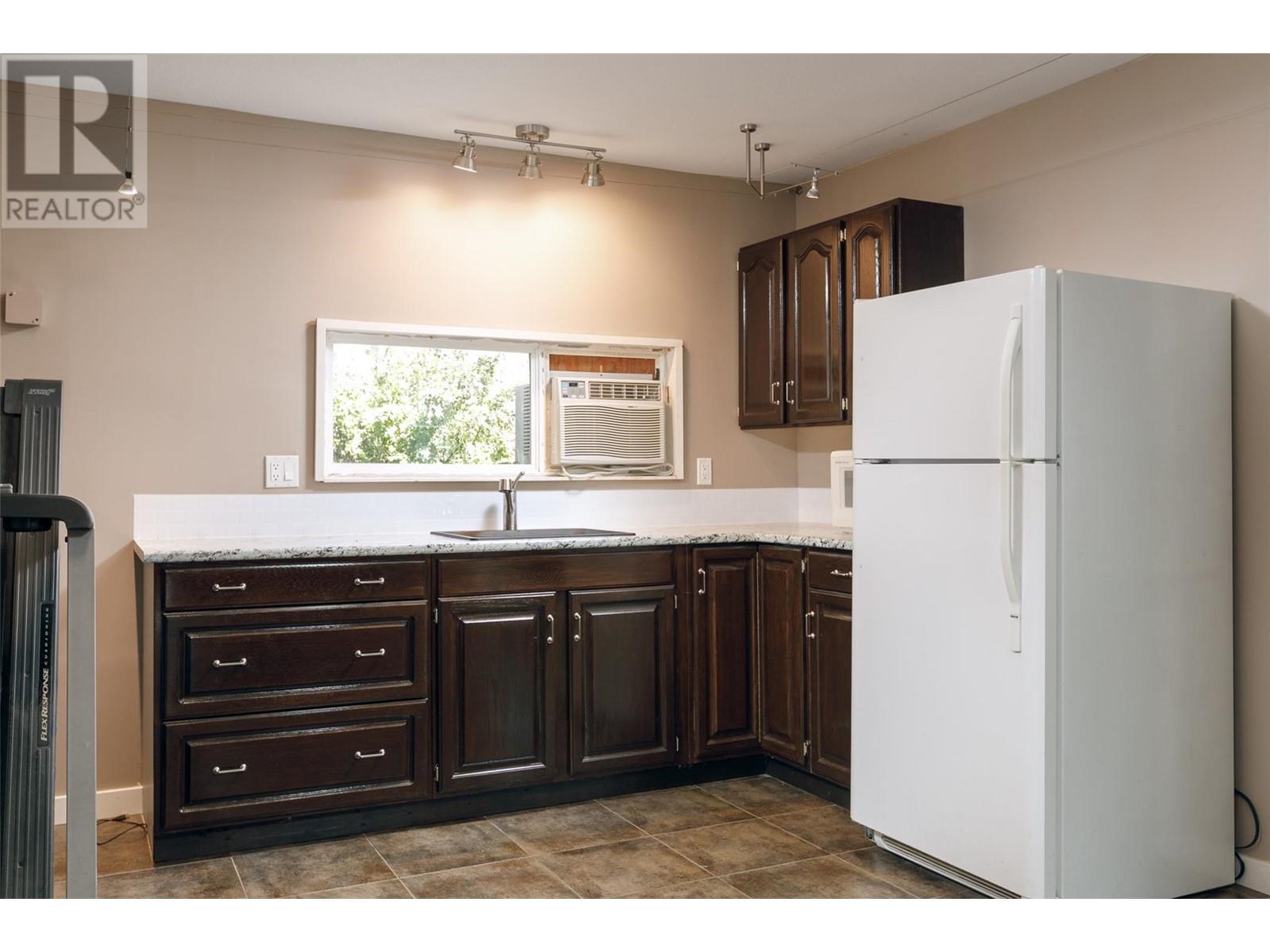 2351 Gallagher Road, Kelowna, British Columbia  V1P 1G9 - Photo 18 - 10345141