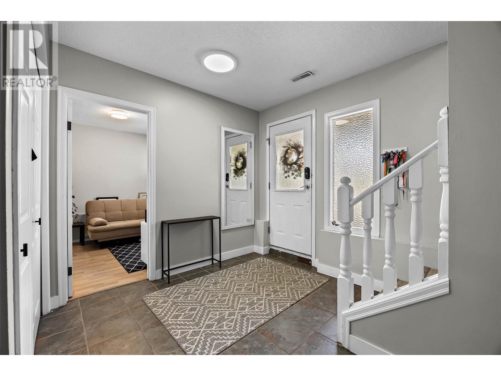 1425 Stratford Place, Kamloops, British Columbia  V2B 8E2 - Photo 4 - 10346569