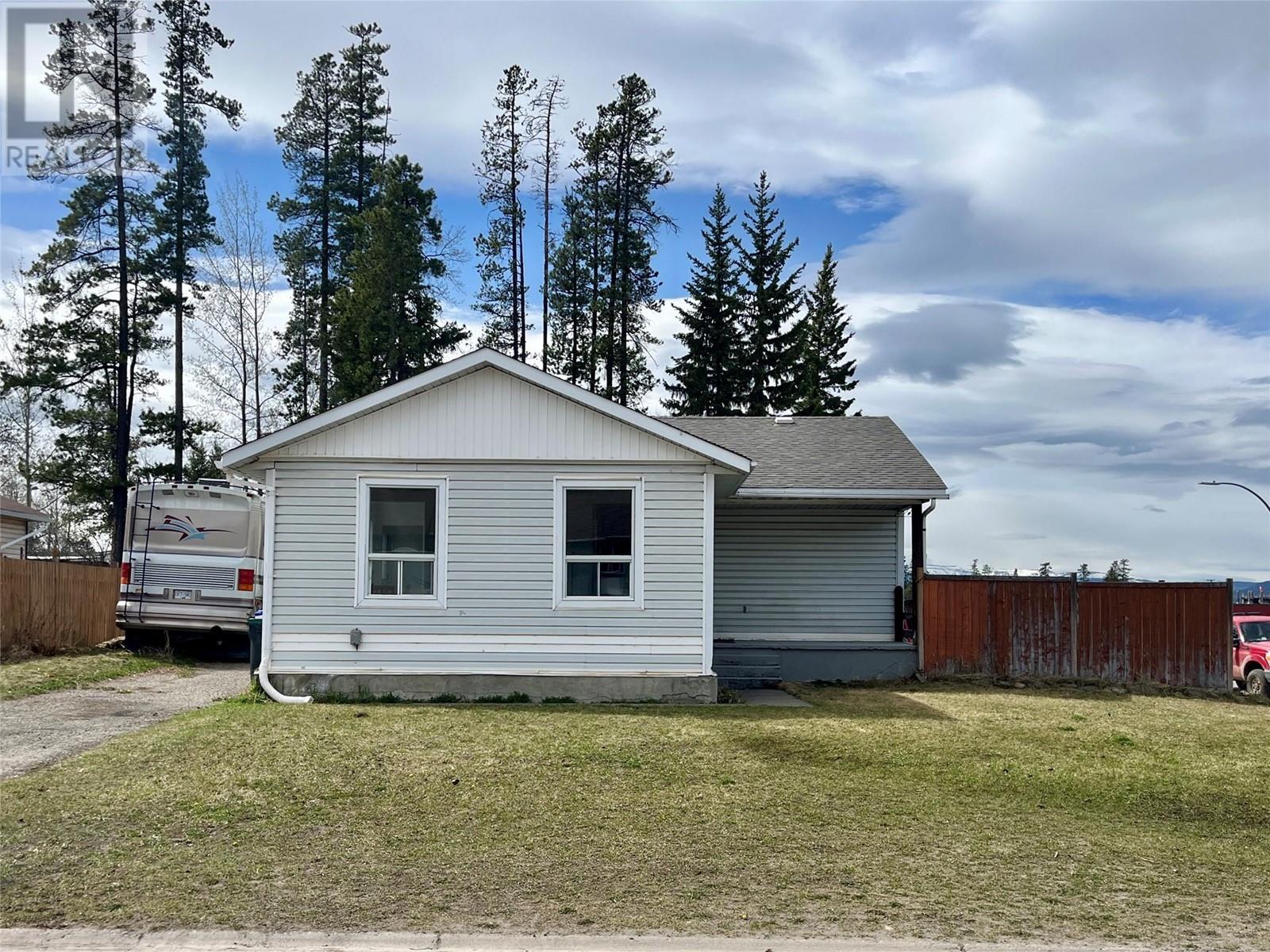 140 Spruce Avenue, Tumbler Ridge, British Columbia  V0C 2W0 - Photo 1 - 10346527