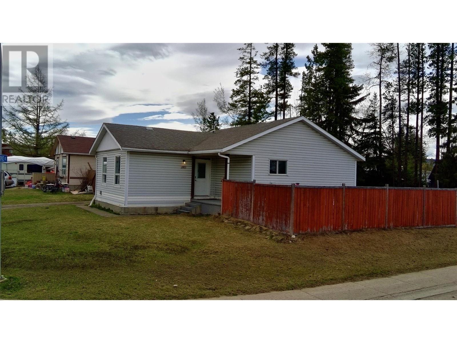 140 Spruce Avenue, Tumbler Ridge, British Columbia  V0C 2W0 - Photo 2 - 10346527